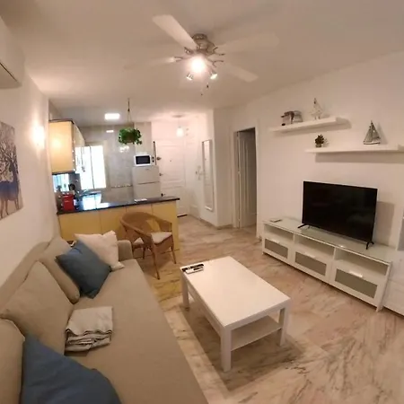 Poseidón Frente A La Playa *