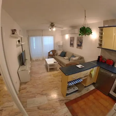 Poseidón Frente A La Playa Fuengirola