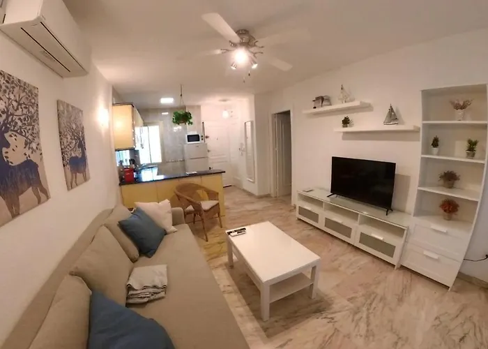 Poseidón Frente A La Playa *