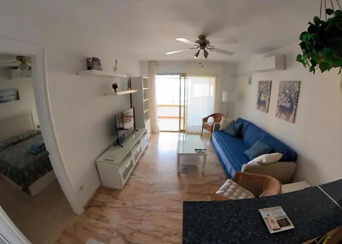 Poseidón Frente A La Playa Fuengirola