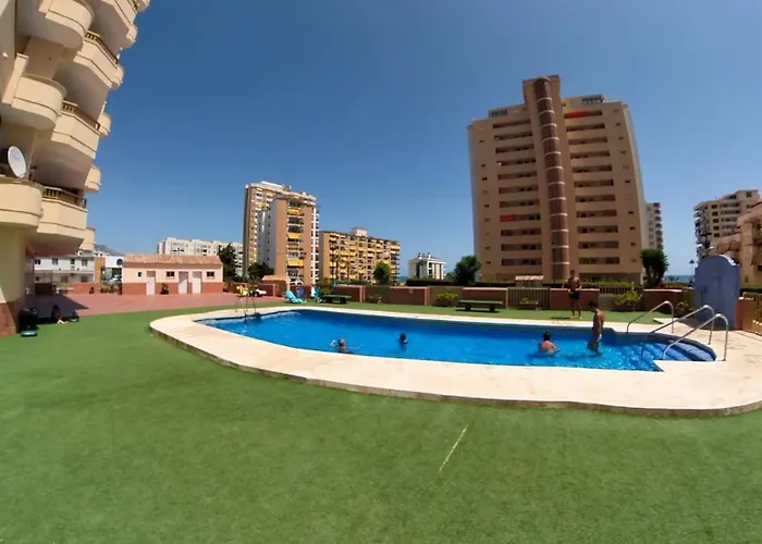 Poseidón Frente A La Playa
