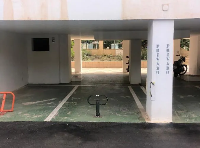 Poseidón Frente A La Playa