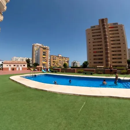 Poseidon Frente A La Playa