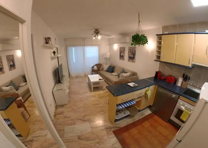 Poseidon Frente A La Playa Фуенхірола