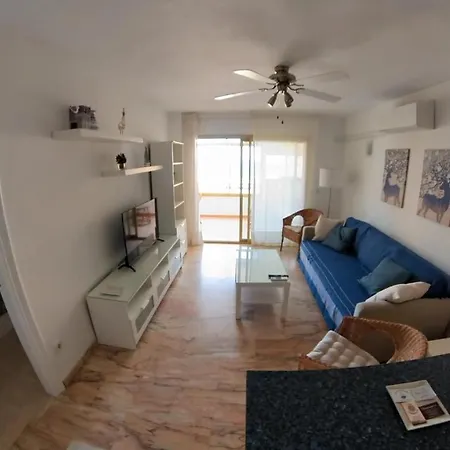 Poseidon Frente A La Playa Фуэнхирола